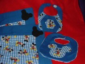 micky quilt and bibs