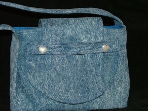 heart purse flap side closed