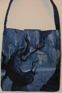 This is the back of the smaller "castle" tote.