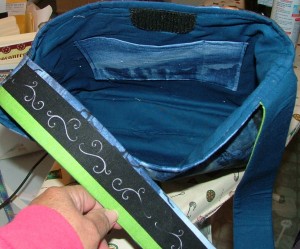 This is the inside of the tote.  You can see a bit of the handle in the bottom left corner of the picture. Sorry about all the fuzzy thread  bits--I hadn't cleaned it up yet.  