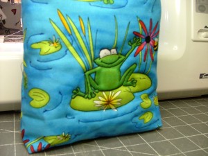 tiny tote frog close up